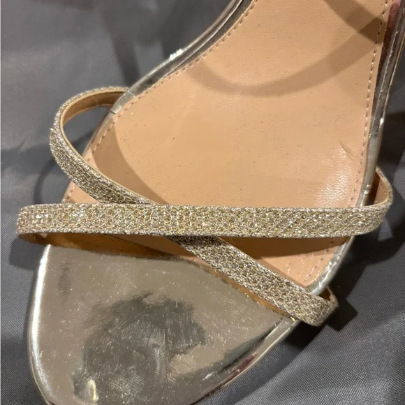 Jewel by Badgley Mischka Glittering Gold Heels New With Defects - Picture 11 of 11